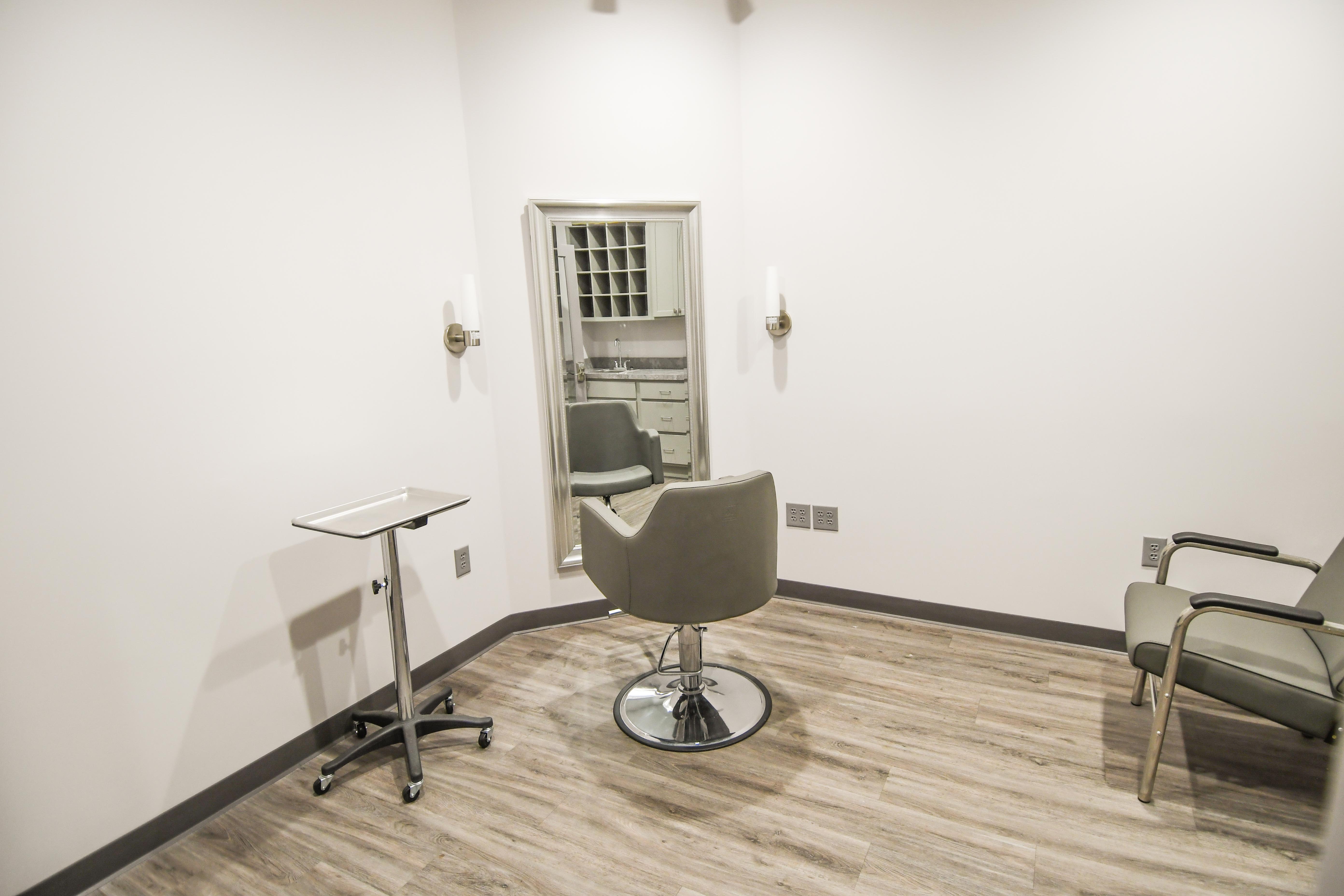 Private Salon Suites for lease